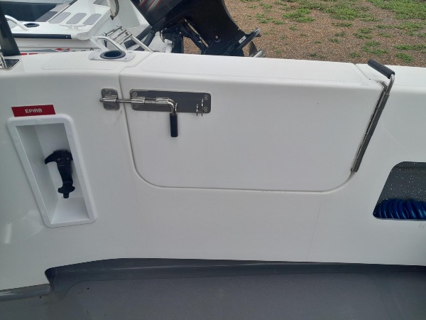 25.4.7 Edencraft 565, Side Door